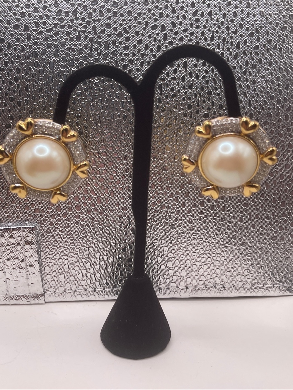 07.08.26-5 Nina Ricci  Faux Pearl Button Clip on &Goldtone Heart Accent Earrings